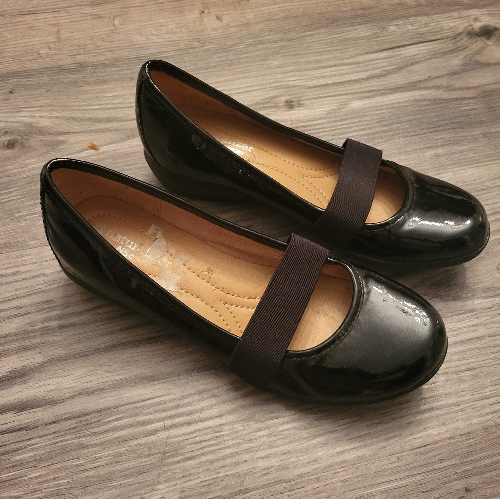 ❤️ HOST PICK! Naturalizer Black flats l size 6 new condition